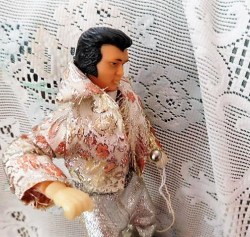 elvis radio b
